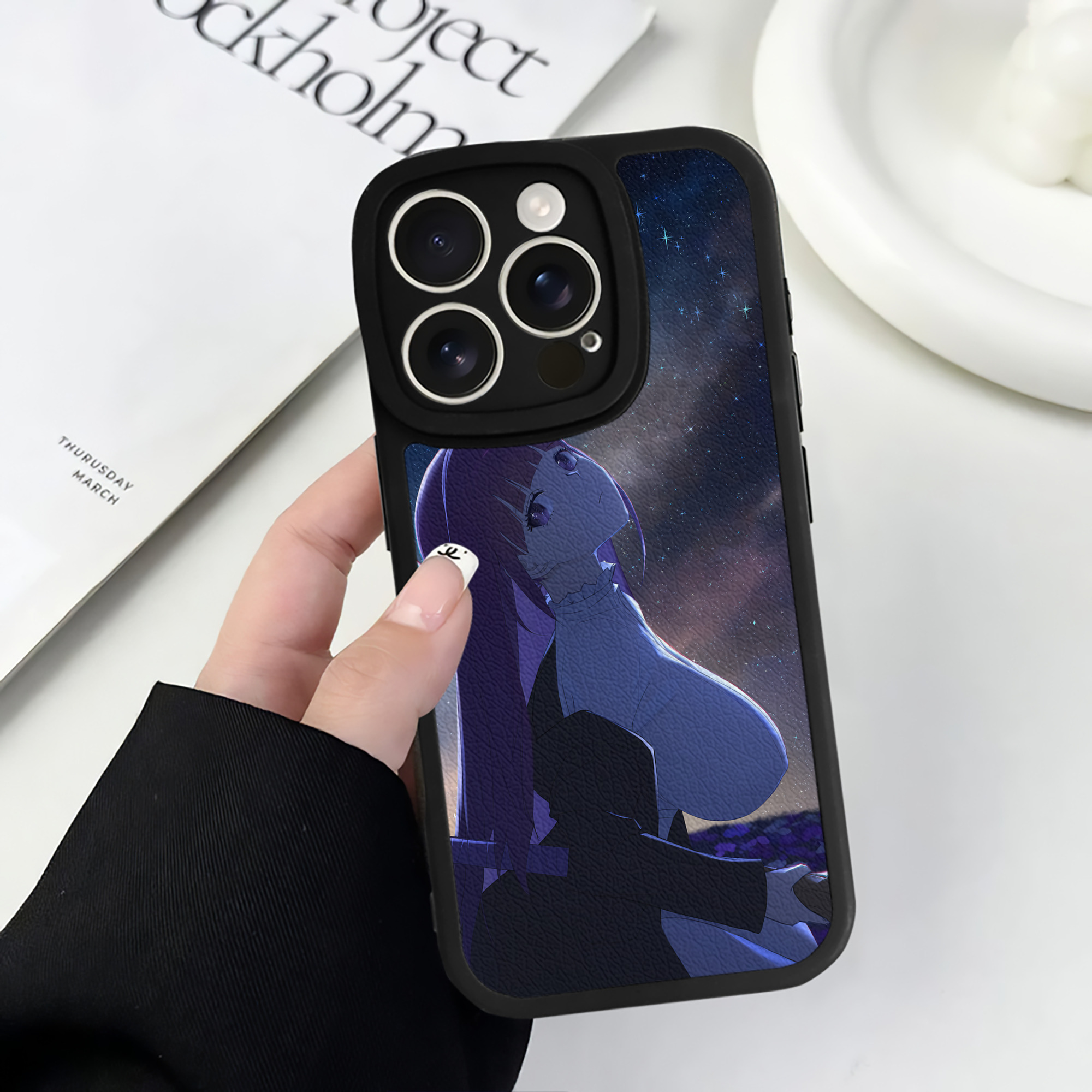 （画像用） 葬送のフリーレン Frieren 【iPhone 16シリーズ対応】シリコンスマホケース（レザー調） 材質：シリコン